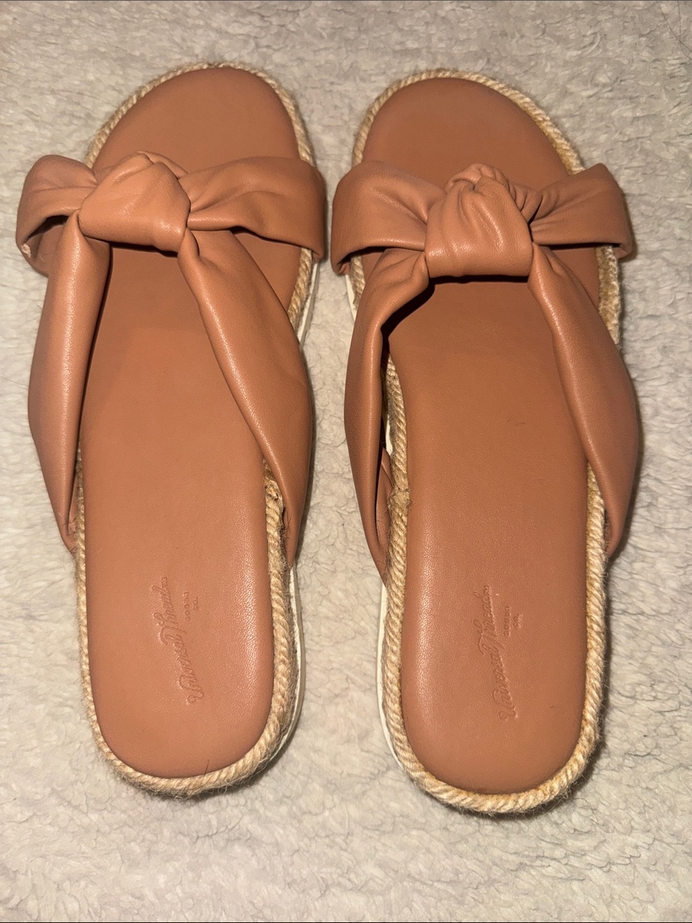 Universal Thread Knotted Slide Sandals in Tan like new size 8.5